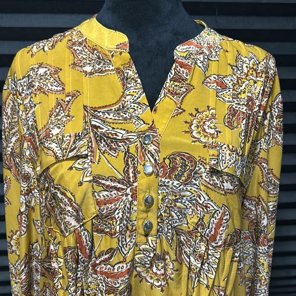 Cocomo Women’s Gold Print 3/4 Sleeve Button V-neck Collarless Blouse Large - Picture 5 of 7